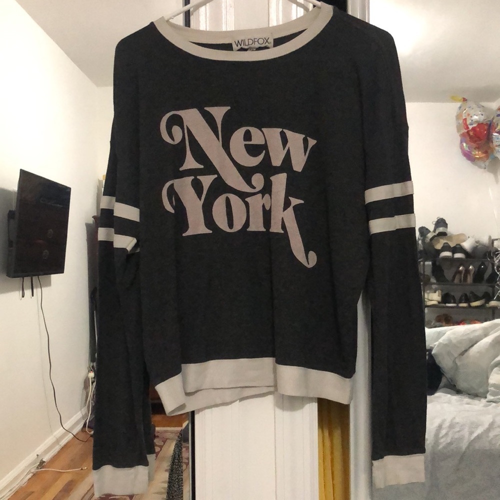 WILDFOX New York loose long sleeve top in gray